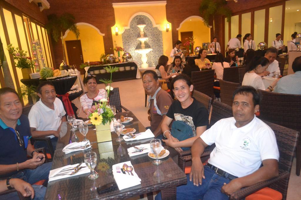 The Pepperland Hotel Legazpi Buitenkant foto
