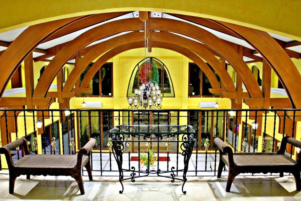 The Pepperland Hotel Legazpi Buitenkant foto