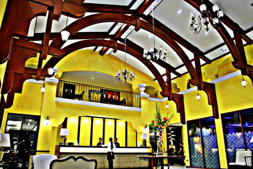 The Pepperland Hotel Legazpi Buitenkant foto